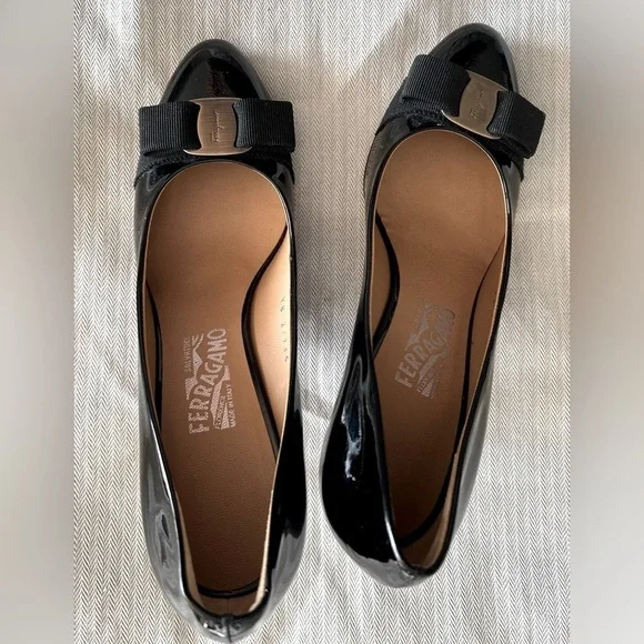 Ferragamo Black Patent Leather Pumps, Size 8 2A (Narrow) - Picture 7 of 15
